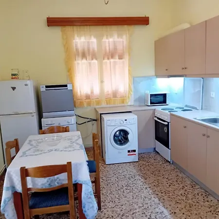 Traditional House In Aigio Dhiyellótika