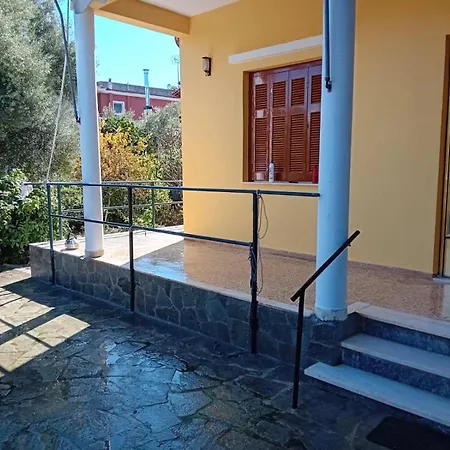 Holiday home Traditional House In Aigio Dhiyeliotika